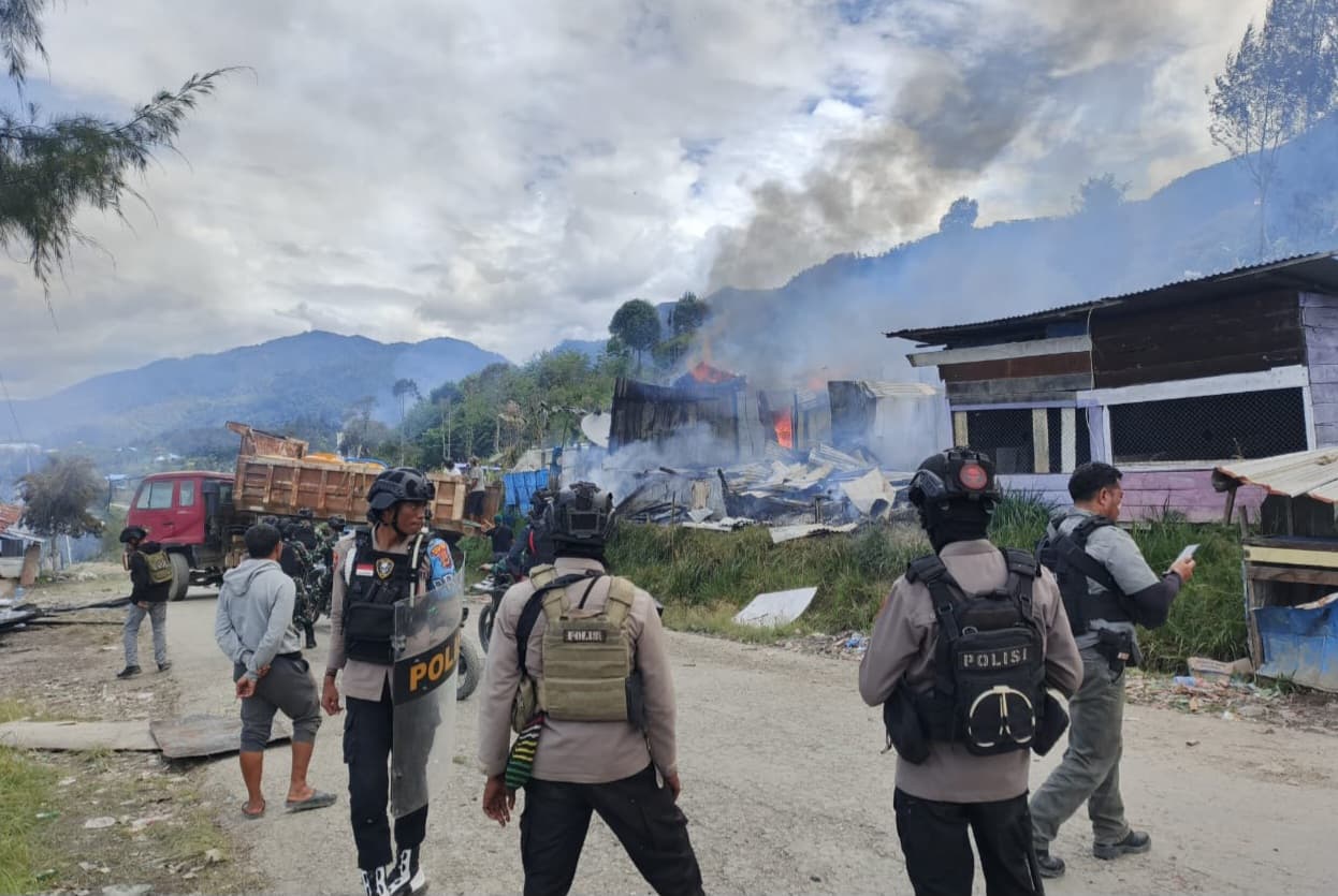 Kasus pertikaian antar massa pendukung paslon di Pilkada Intan Jaya, Papua (Foto: Istimewa)