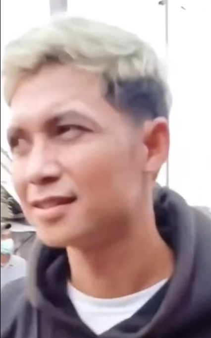 Viral Video Artis Sound Horeg Emosi Saat Tangannya Ditarik Fans, Warganet: Minimal Mandi