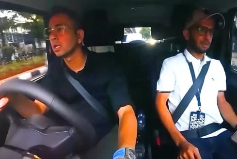 Raffi Ahmad Diduga Pakai Patwal Cuma Buat Pamer Mobil Baru ke Rumah Andre Taulany. (Foto: Youtube Rans Entertainment)