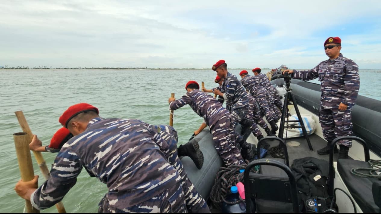 Pembongkaran Total Dimulai, Lebih dari 2.000 Personel Dikerahkan untuk Rubuhkan Pagar Laut di Tangerang