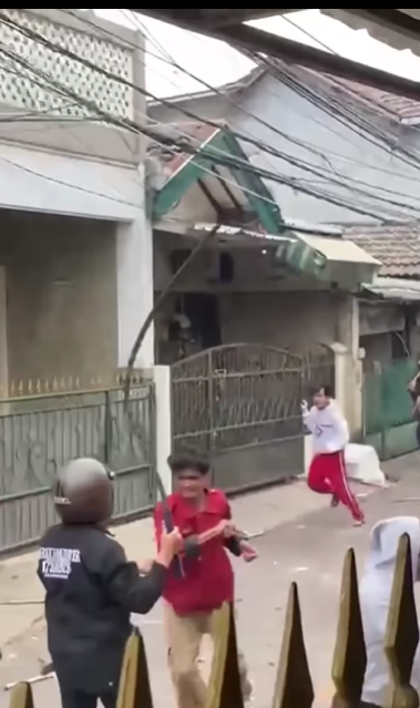 Viral Video Aksi Tawuran di Cipinang Muara, Pemuda Gunakan Cerulit, Sapu Ijuk hingga Gayung