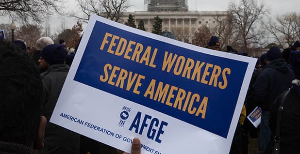 Donald Trump PHK Dua Juta PNS dengan Pesangon Delapan Bulan Gaji