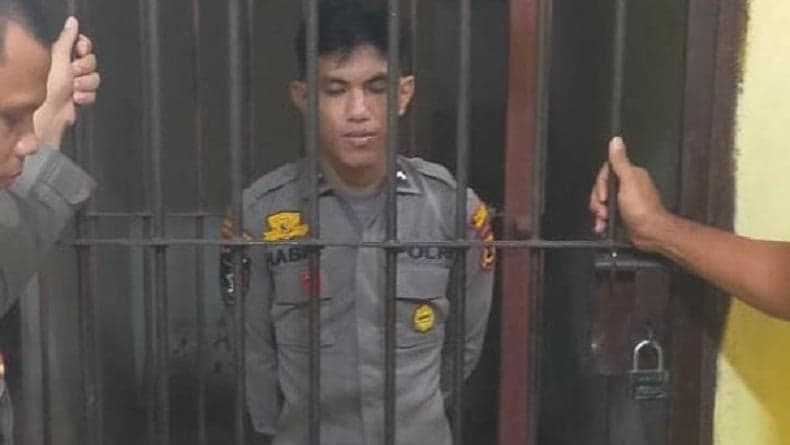 Polisi yang Viral Nyengir-nyengir Bunyikan Sirene Strobo, Kini  Ditahan