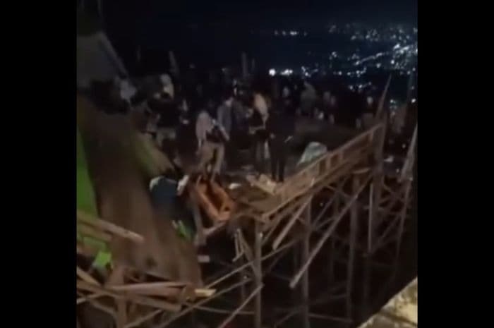 Kafe di Lampung Ambruk Akibat Kelebihan Beban Saat Rayakan Tahun Baru (Foto:Istimewa)