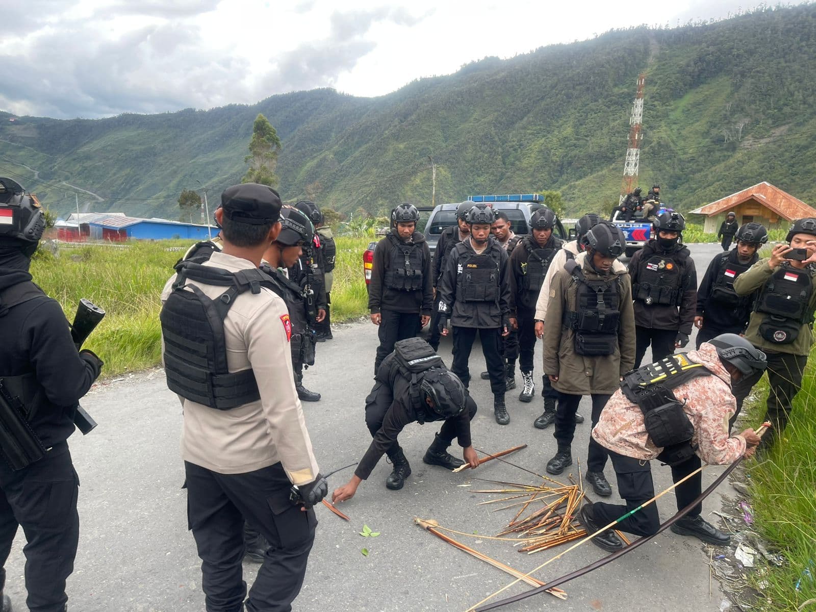 Jelang Sidang Sengketa Pilkada di MK, TNI-Polri Gelar Patroli di Puncak Jaya