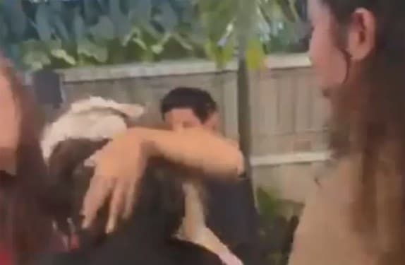 Istri Sah Labrak hingga Aniaya Pelakor Sampai Babak Belur di Manado. (Foto: X/@bacottetangga__)