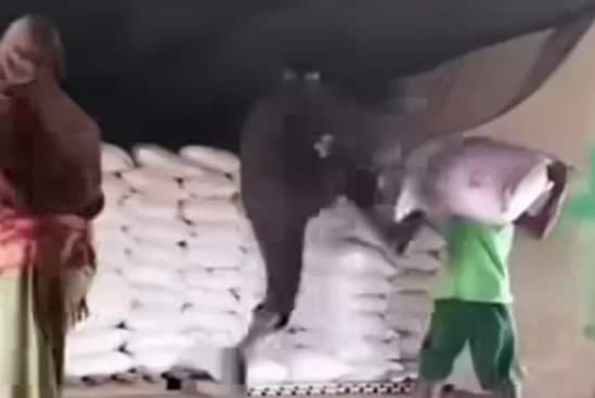 Viral Kuli Panggul di Jambi Diperlakukan Tak Manusiawi.