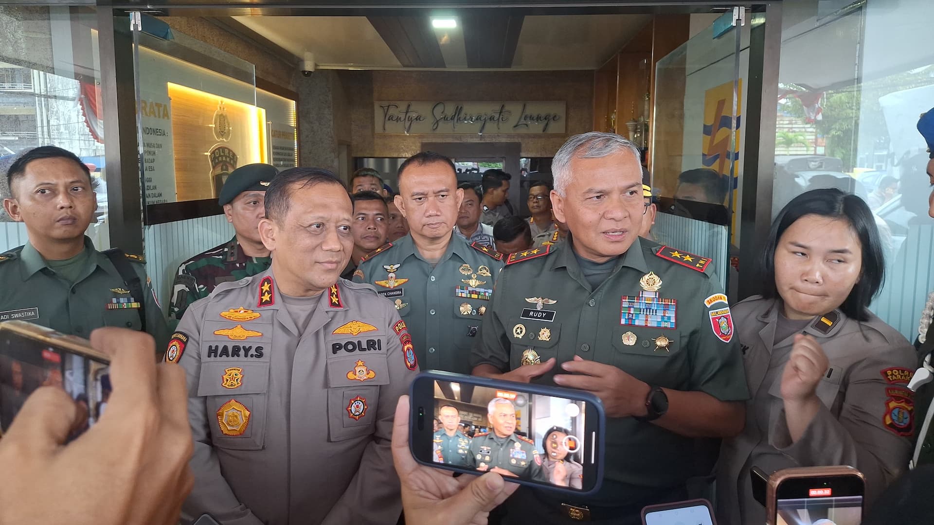 Kapolda Kalimantan Utara Irjen Hary Sudwijanto dan Pangdam VI/Mulawarman Mayjen TNI Rudy Rachmat Nugraha (Foto: Istimewa)