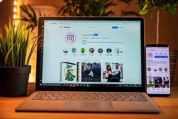 Ilustrasi Postingan Viral di Instagram.