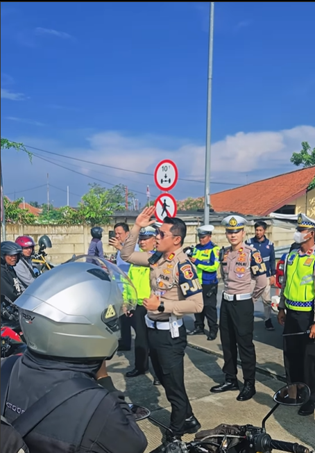 Viral Video Polisi Izinkan Ratusan Pemotor Masuk Tol di Bekasi, Warganet: Yang Baik Perlu Dipuji, Yang Buruk Dikritisi