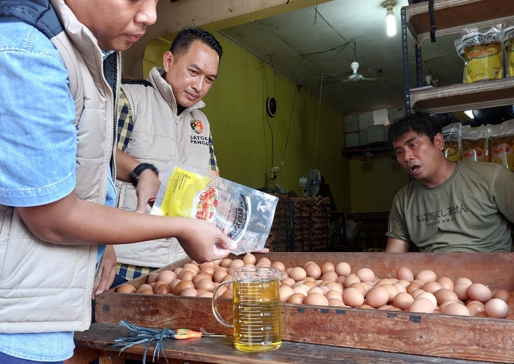 Satgas Pangan Polri melakukan sidak di Pasar Cipete, Jakarta Selatan (Foto: Hastina/REQnews)