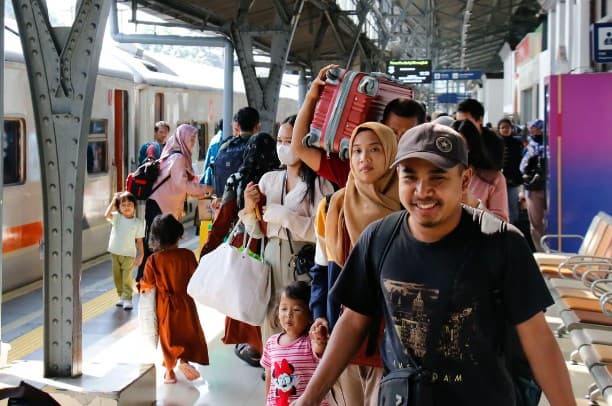 Tiket Perjalanan Kereta Api untuk Liburan Nataru 2025 Resmi Dibuka KAI
