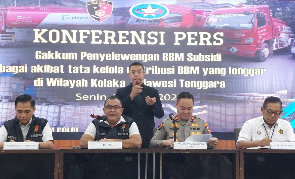Konferensi pers Bareskrim Polri memgenai pengungkapan kasus penyelewengan distribusi BBM subsidi di Kolaka, Sulawesi Tenggara (Foto: Hastina/REQnews)