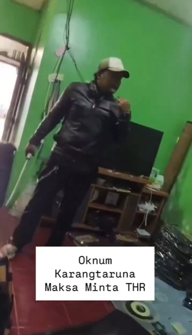 Terjadi Lagi, Pria Klaim Anggota Karang Taruna Bawa Sajam ke Rumah Warga Diduga Proposal THR Ditolak, Warganet: Makanya Kerja!