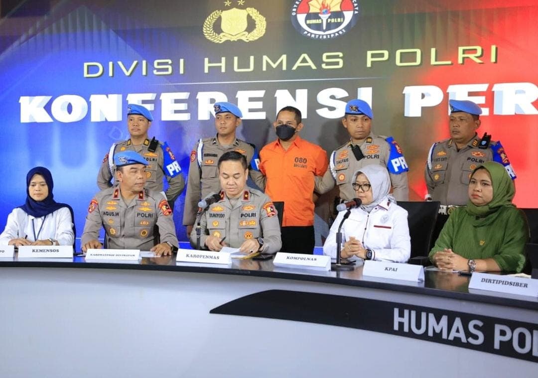 Eks Kapolres Ngada AKBP Fajar jadi tersangka asusila dan narkoba (Foto: Istimewa)