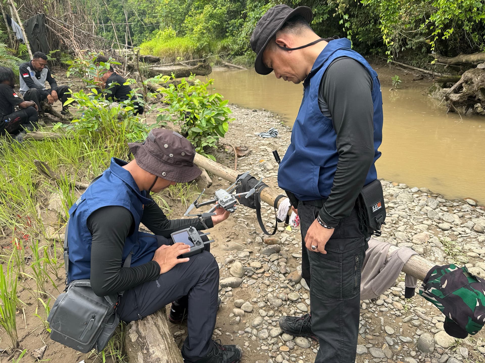 Persiapan kegiatan olah TKP hilangnya Iptu Tomi Samuel Marbun di Papua (Foto: Polri)