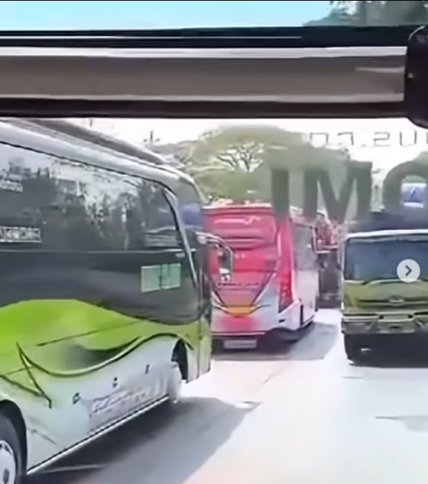 Viral Video Aksi Sopir Bus Rute Surabaya-Semarang Ugal-ugalan dan Jadi Sorotan Media Asing, Warganet: Mau Mati Jangan Bawa Orang