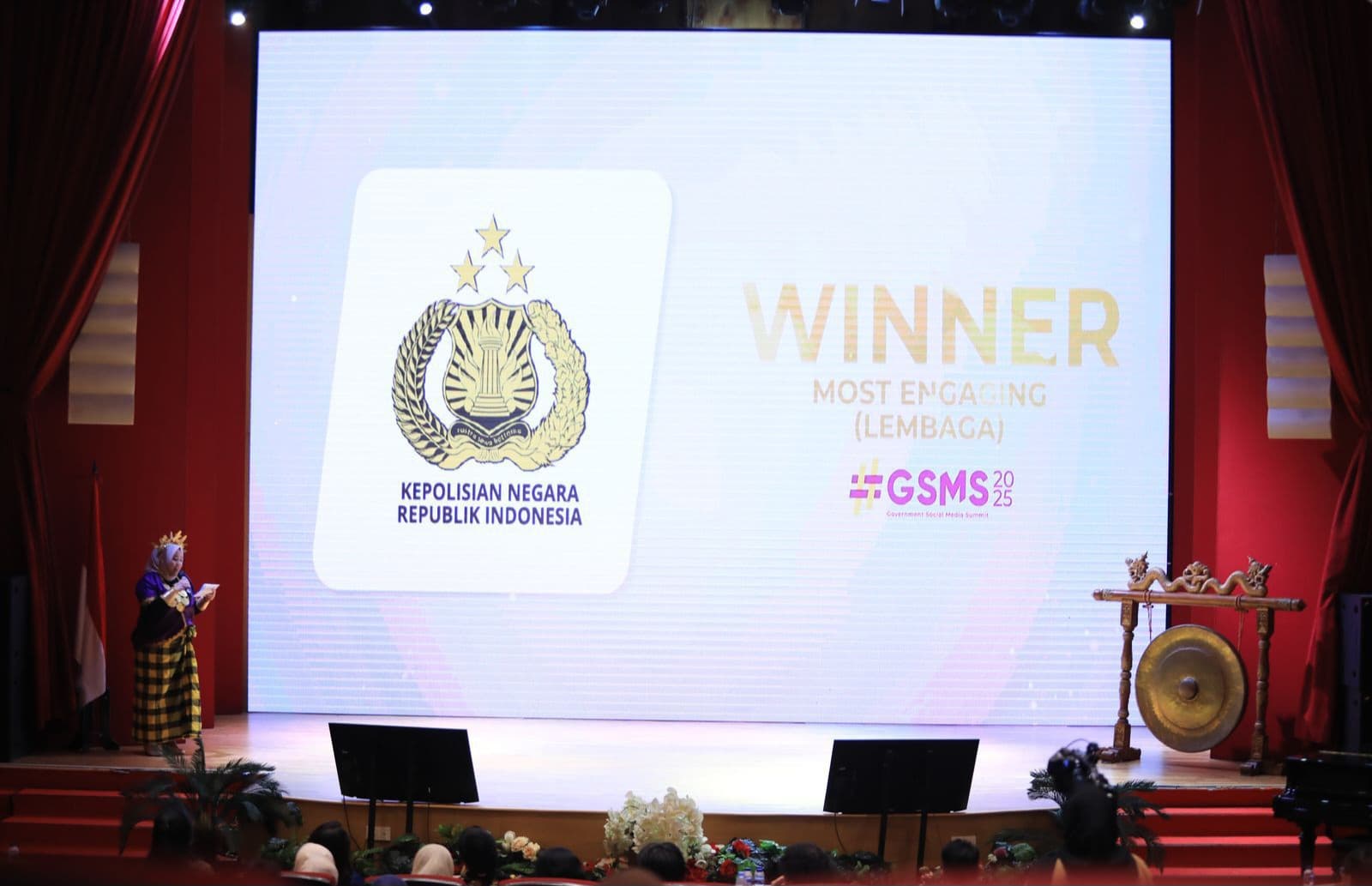 Divisi Humas Polri raih penghargaan (Foto: Polri)