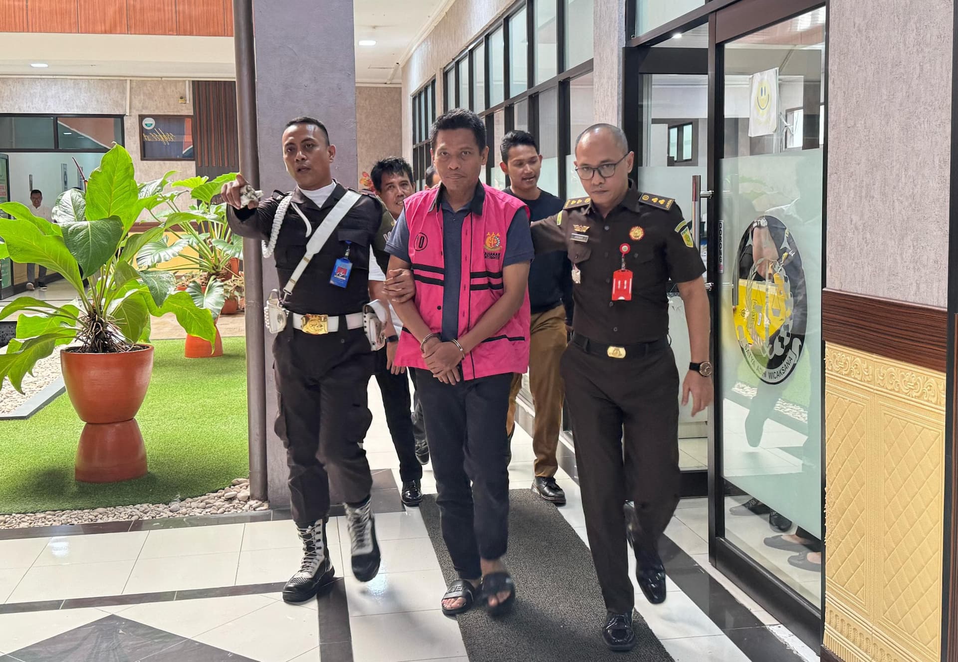 Penetapan tersangka kedua kasus dugaan korupsi pengelolaan sampah di Tangsel (Foto: Kejati Banten)