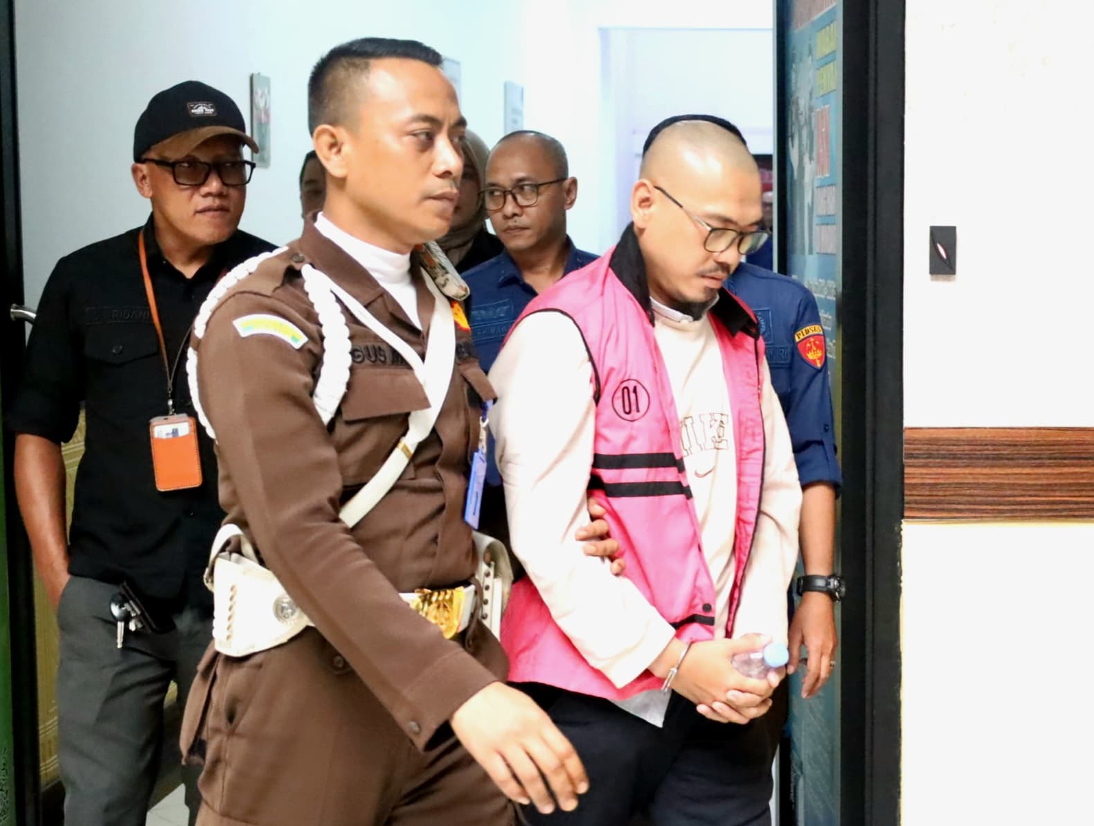 Tersangka Dugaan Korupsi Pengelolaan Sampah Rp75,9 M di Tangerang Selatan (Foto: Kejati Banten)