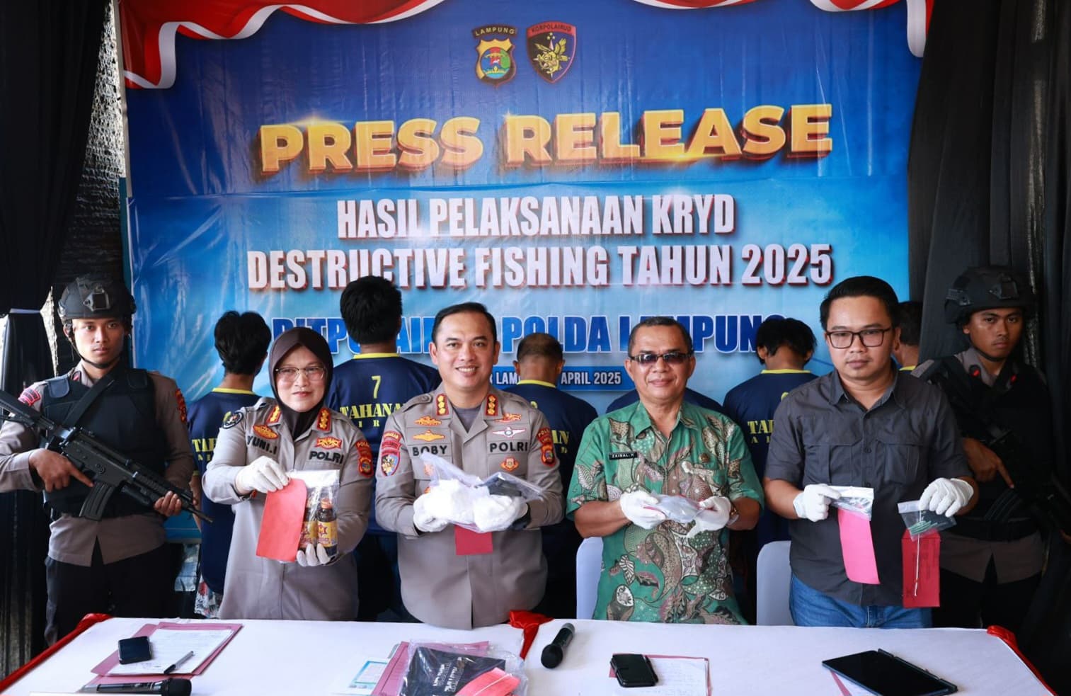 Polda Lampung ungkap kasus ilegal fishing dengan metode destructive fishing di perairan Lampung (Foto: Polri)
