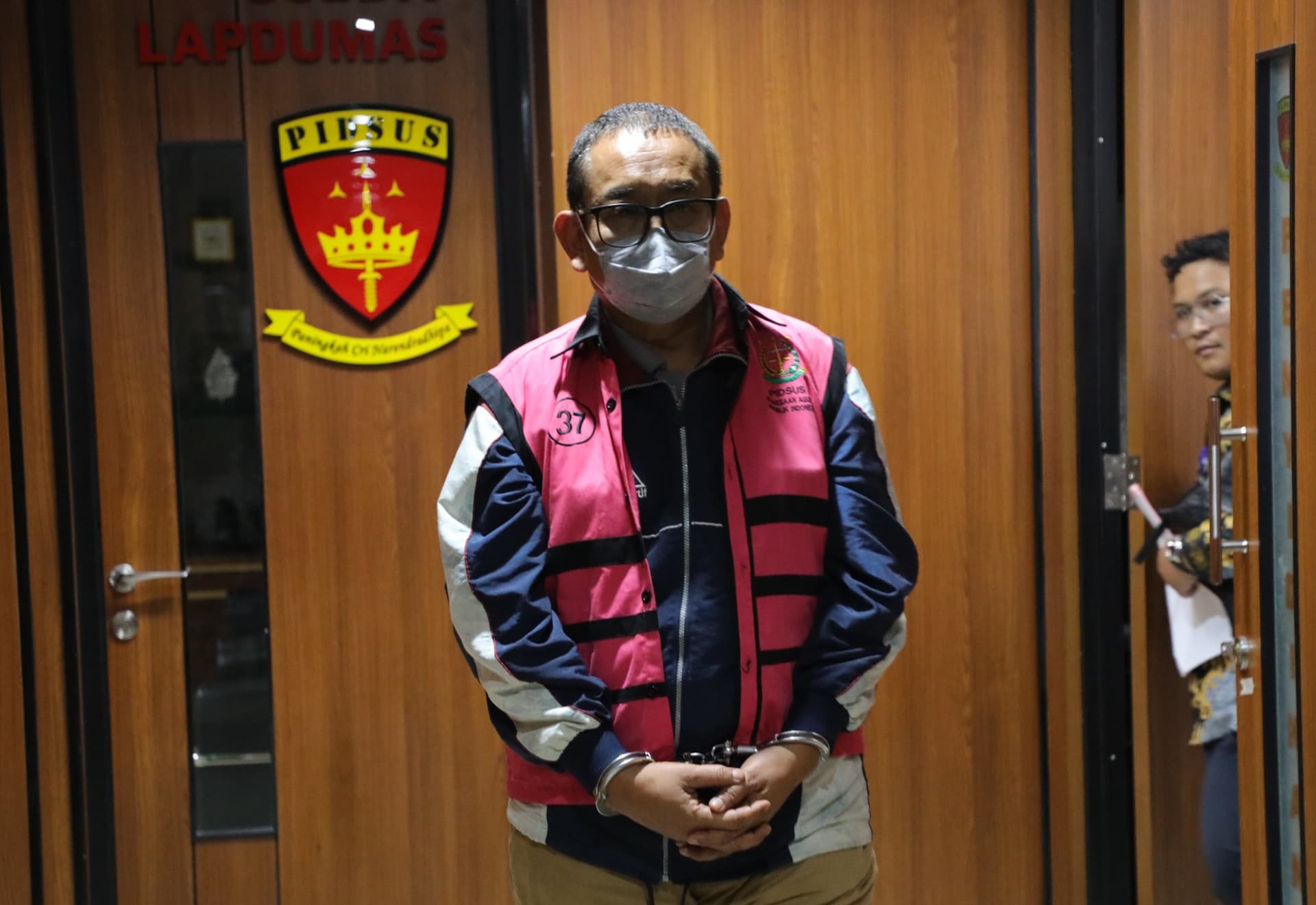 Direktur Jak TV Tian Bahtiar jadi tersangka perintangan penyidikan kasus korupsi (Foto: Kejagung)