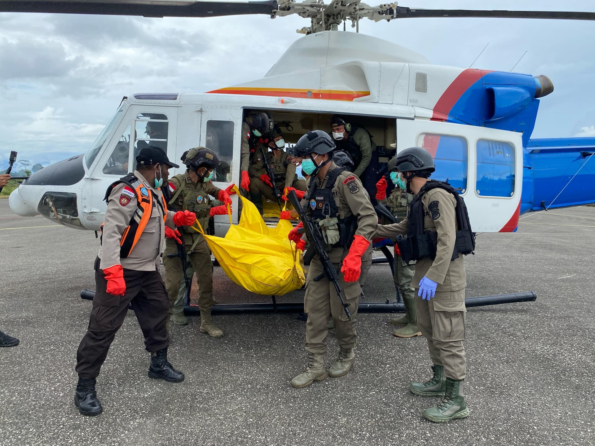 Evakuasi jenazah korban pembantaian KKB di Papua (Foto: Istimewa)