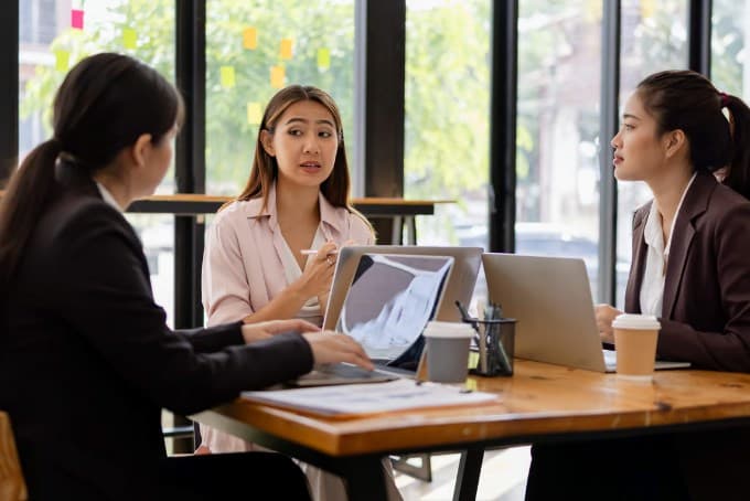 Ilustrasi Karyawan Perusahaan