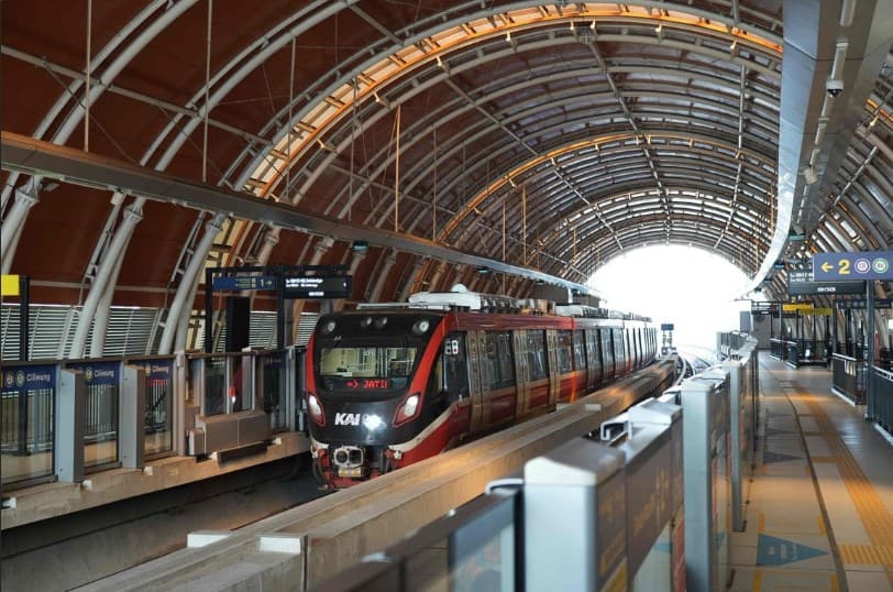 Tarif Mulai Rp5.000, LRT Jabodebek Jadi Pilihan Nyaman untuk Libur Long Weekend 18-20 April 2025