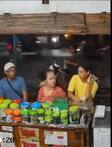 Viral Video Pria di Medan Diduga Hendak Bertindak Mesum dengan Pasang HP di Sandal, Berujung Diamuk Massa