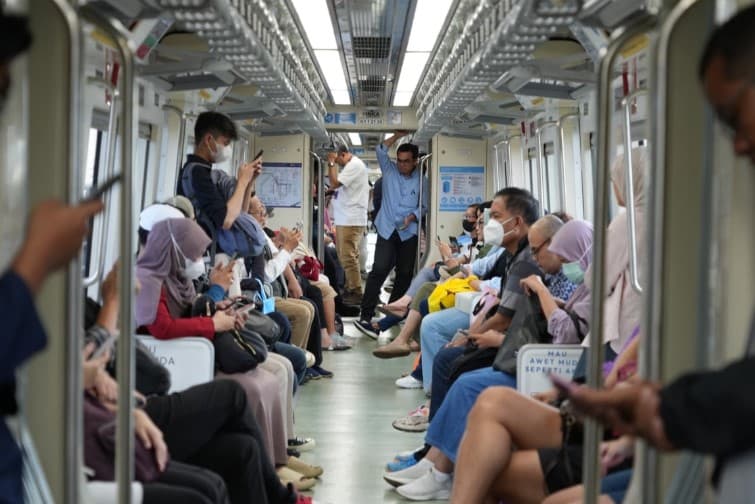 LRT Jabodebek Siap Layani Mobilitas Selama Libur Panjang Waisak.