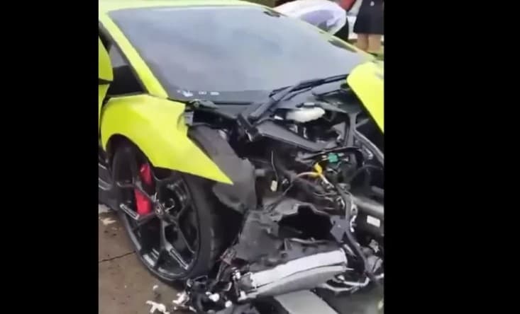 Viral Lamborghini ringsek akibat kecelakaan di Tol Jombang. (Foto: X @innovacommunity)