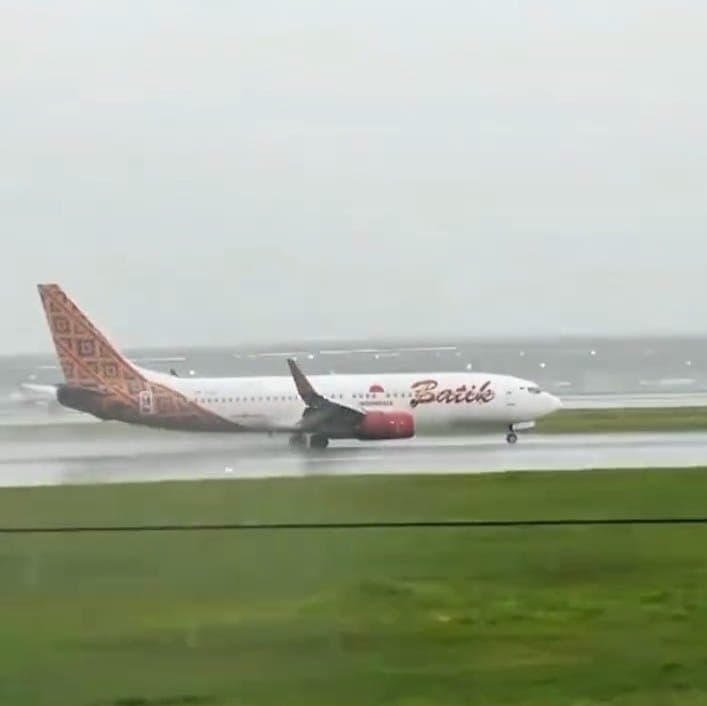 Hampir Tergelincir Saat Mendarat di Soetta, Begini Penjelasan Maskapai Batik Air