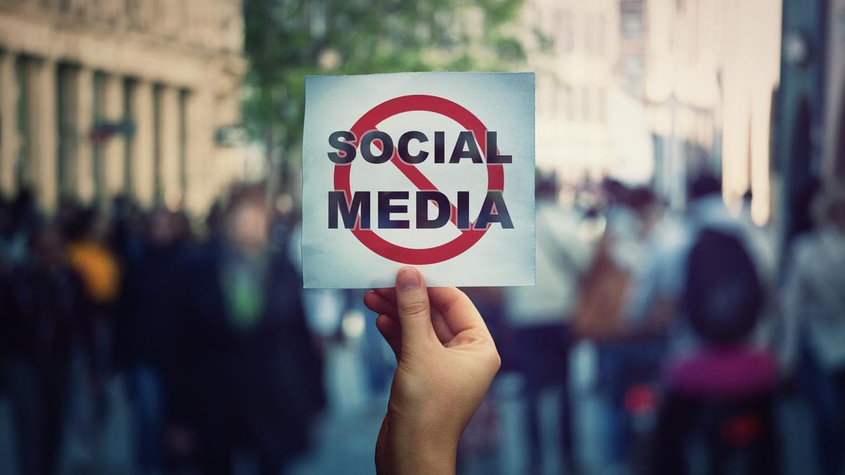 Bocah Usia 14 Tahun Tikam Mati Asisten Guru, Prancis akan Larang Media Sosial untuk Anak-anak