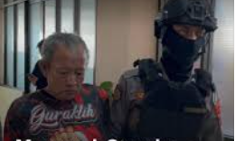 Pria Bersenjata Celurit Mengamuk di Balai Kota Solo, Rusak 3 Mobil Dinas (Foto:Istimewa)