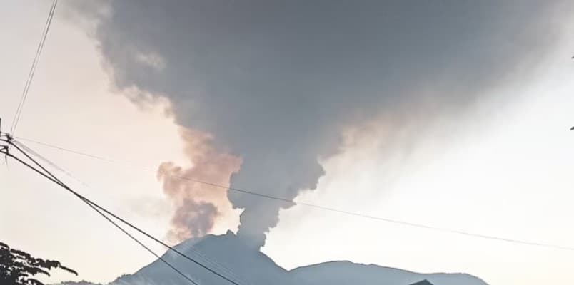 Gunung Lewatobi Laki-Laki Meletus, 20 Penerbangan Dari dan Ke Bali Dibatalkan