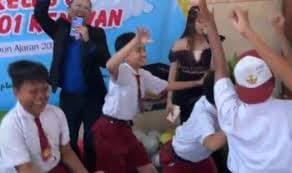 Viral Siswa SD Nyawer Biduan Saat Acara Perpisahan (Foto:Istimewa)