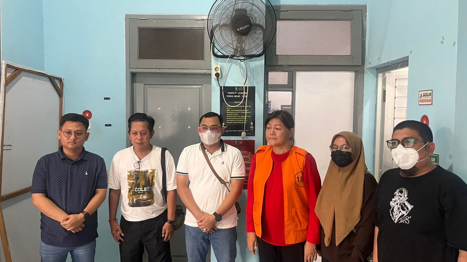 Tim SIRI Kejagung Tangkap Eksi Anggraini DPO Kasus Penipuan di Sidoarjo