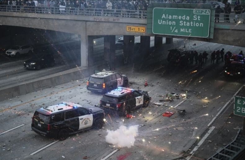 Kerusuhan Los Angeles, Trump Kerahkan Korps Marinir (Foto: AP)