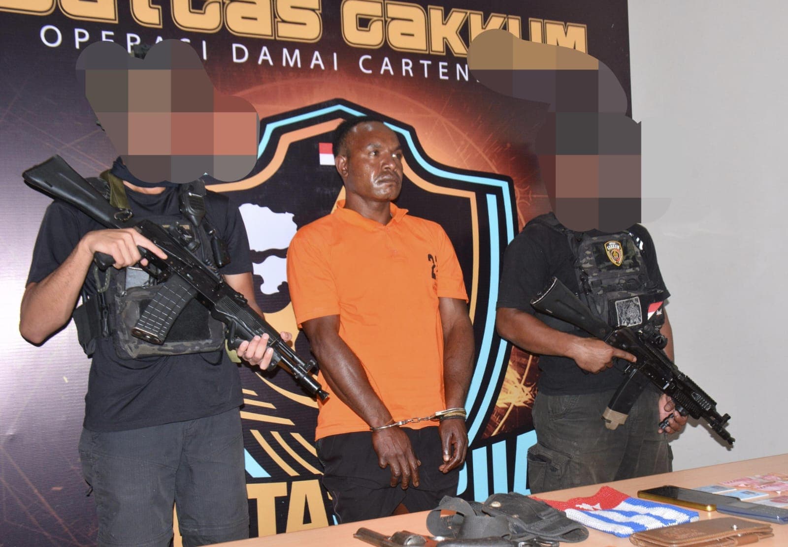 Satgas Damai Cartenz 2025 tangkap anggota KKB di Mimika (Foto: Polri)
