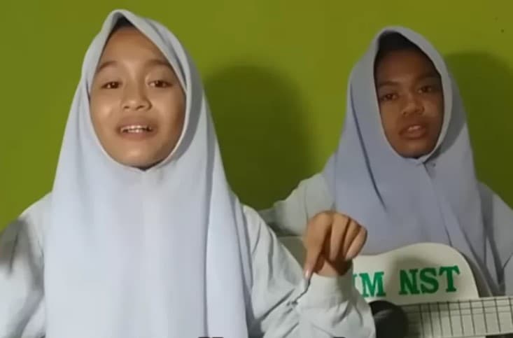 Viral 2 Bocah SD Didatangi Polisi Usai Unggah Konten Singgung Kasus Ijazah Palsu Jokowi. (Foto: Youtube)