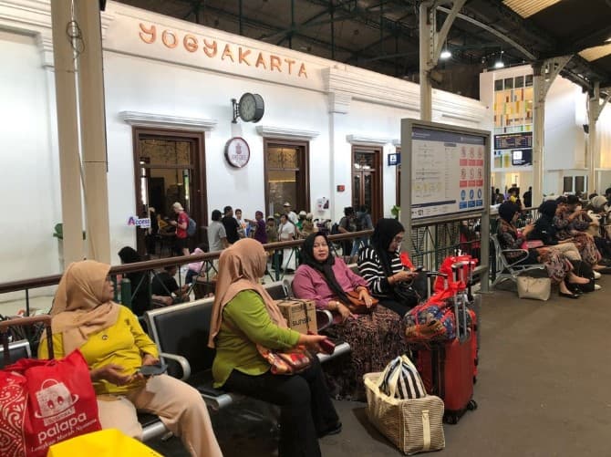 Pemesanan Tiket KA Jarak Jauh dan Lokal Kini Dapat Dilakukan hingga 30 Menit dan 10 Menit Sebelum Keberangkatan. (Foto: Dok. KAI)