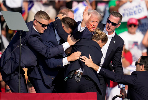Percobaan Pembunuhan Donald Trump Saat Kampanye (Foto: AP/GENE J. PUSKAR)