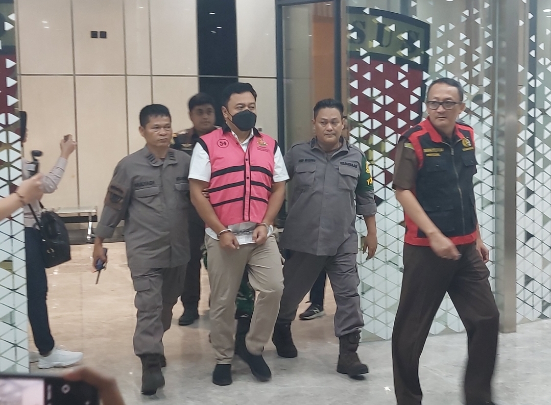 Tersangka Sunindyo Suryo Herdadi (SSH) mantan Direktur Teknik dan Lingkungan Kementerian ESDM secara Ex Officio selaku Kepala Inspektur Tambang Periode April 2022-Juli Tahun 2024 (Foto: Hastina/REQnews)