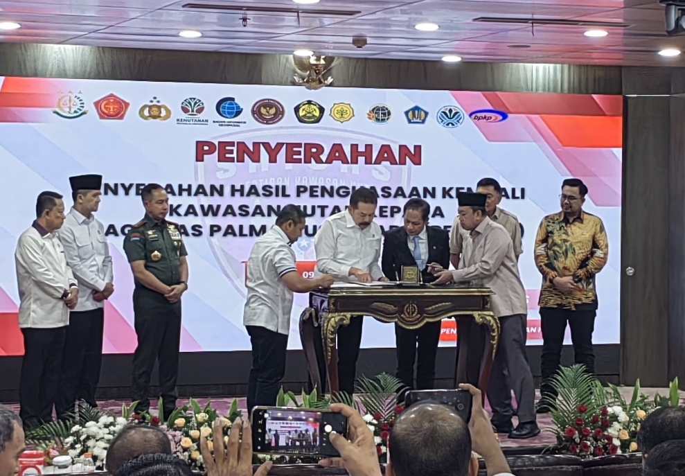 Penyerahan hasil penguasaan lahan oleh Satgas PKH ke PT Agrinas Palma Nusantara (Foto: Hastina/REQnews)