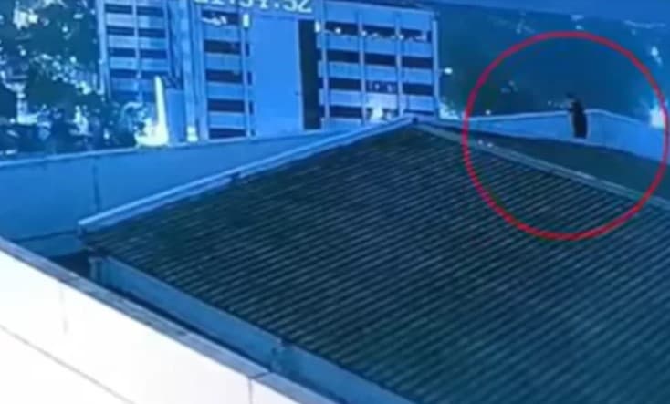 Terungkap Isi Tas Arya Daru yang Ditinggalkan di Gedung Kemlu. (Foto: Youtube Kompas TV)