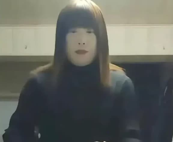 Sosok Sister Hong China, Pria Viral Berdandan Ala Wanita dan Ajak Banyak Laki-laki Berbuat Asusila. (Foto: X @eselSMN)