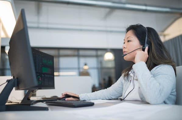 Ilustrasi Virtual Assistant