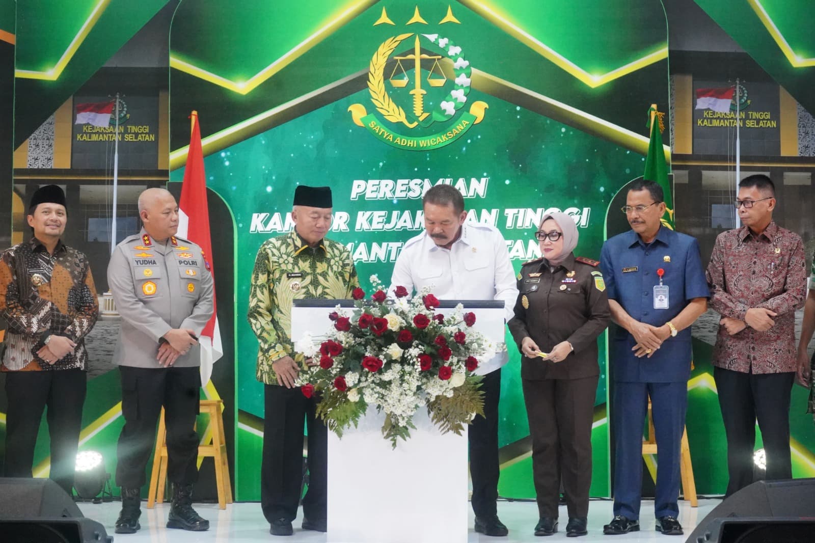 Jaksa Agung ST Burhanuddin meresmikan gedung baru Kejaksaan Tinggi Kalimantan Selatan (Foto: Kejaksaan)