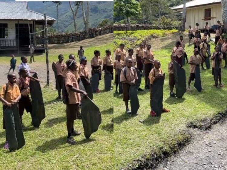 Mengharukan! Murid di Papua Bawa Batu untuk Bangun Kamar Mandi Supaya Guru Tidak Pulang ke Kota